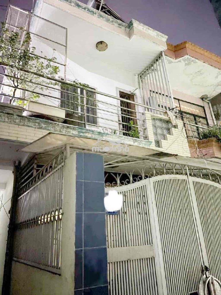 Bán nhà sát quận 5. dt: 106m2, ngan 5,6m, thu nhập 20tr tháng
