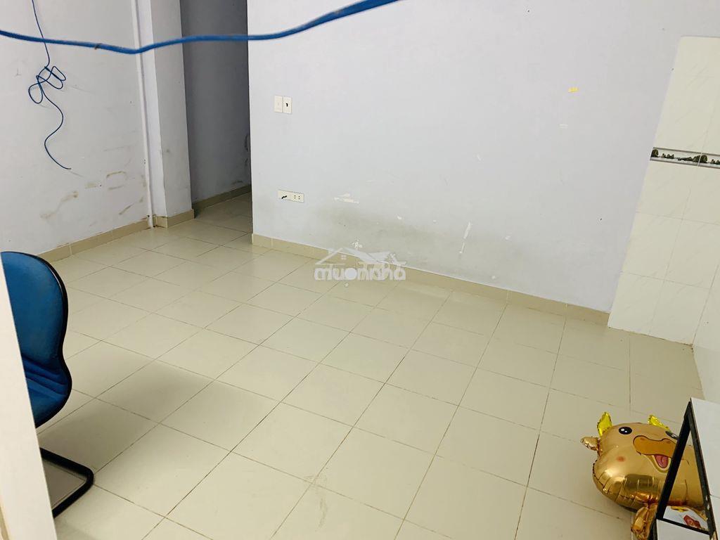 Chính chủ, phòng cực đẹp, thoáng mát, dương quảng hàm, p5, gv, 20m2 - 2