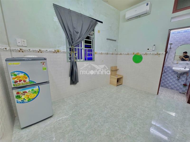 Cho thuê phòng rẻ có nội thất ngay sát xóm chiếu , tiện qua trung tâm