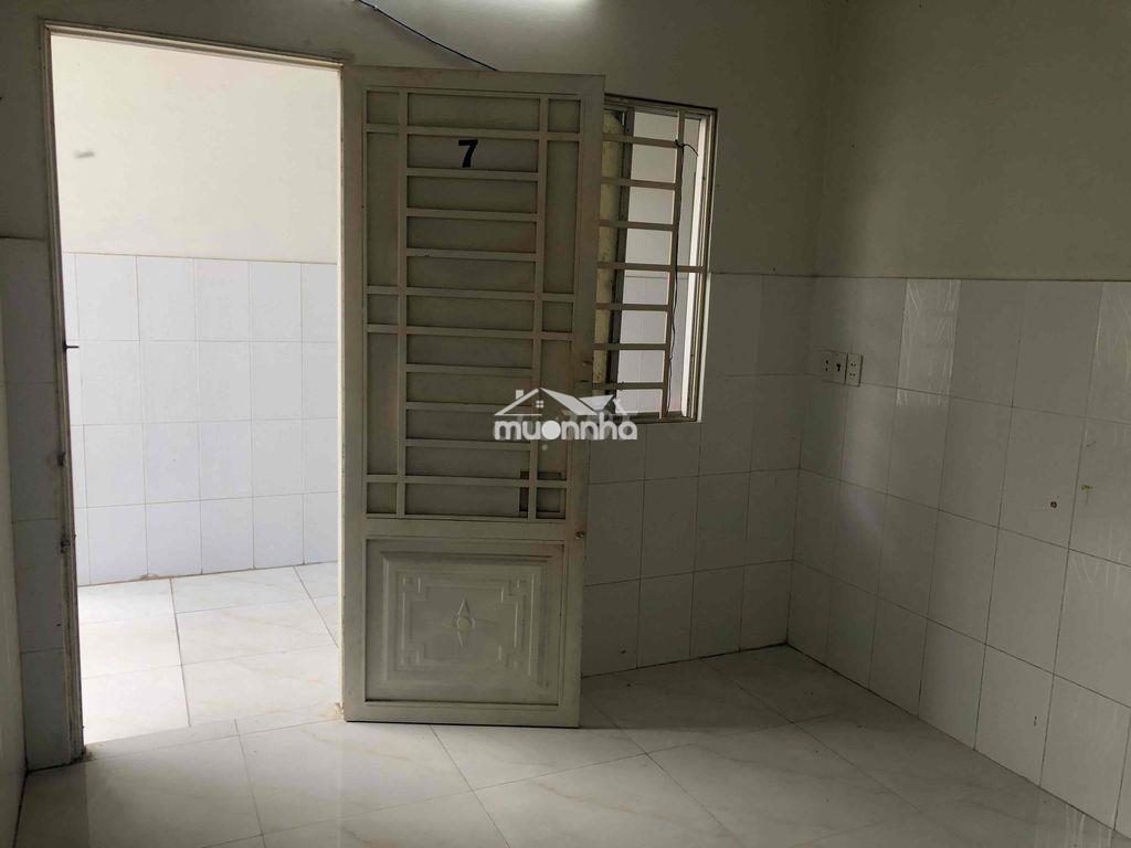 Trống vài phòng có gác, phòng ban công, cửa sổ. - 2