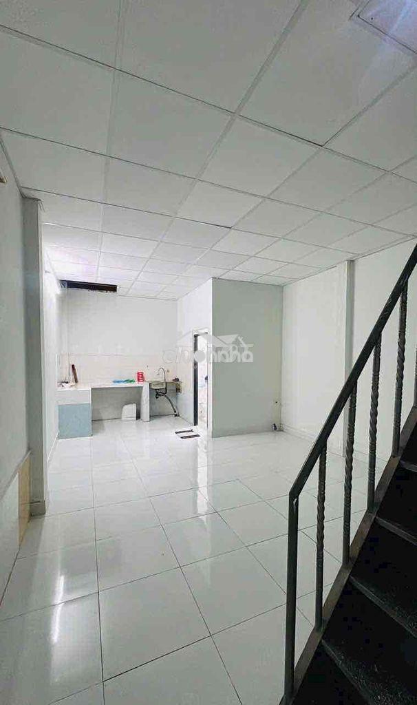 Chính chủ cho thuê nguyên căn đường đô đốc long 4.1x18.5m trống suốt - 3