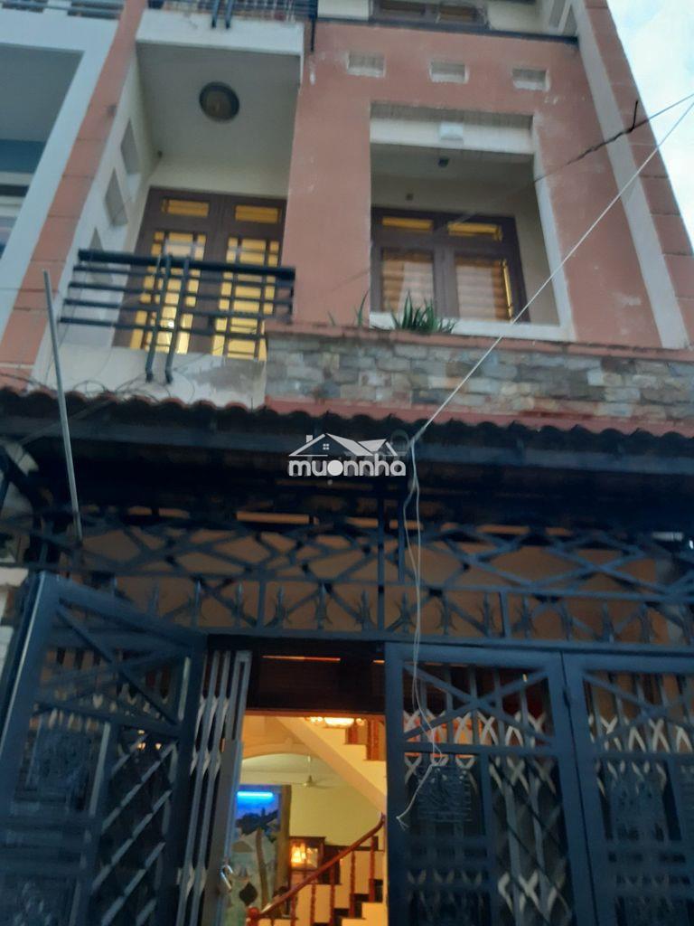 Phòng bancon dt 20m2, wc riêng, giá bao điện nước