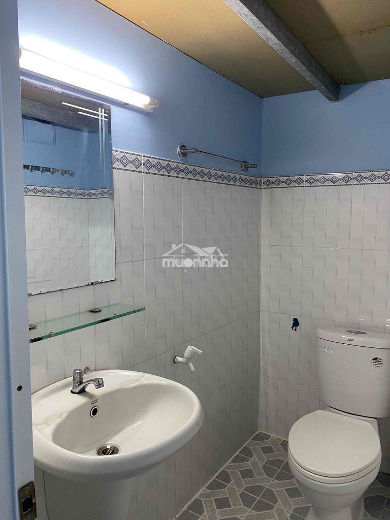 Cho thuê phòng gác + máy lạnh - 3