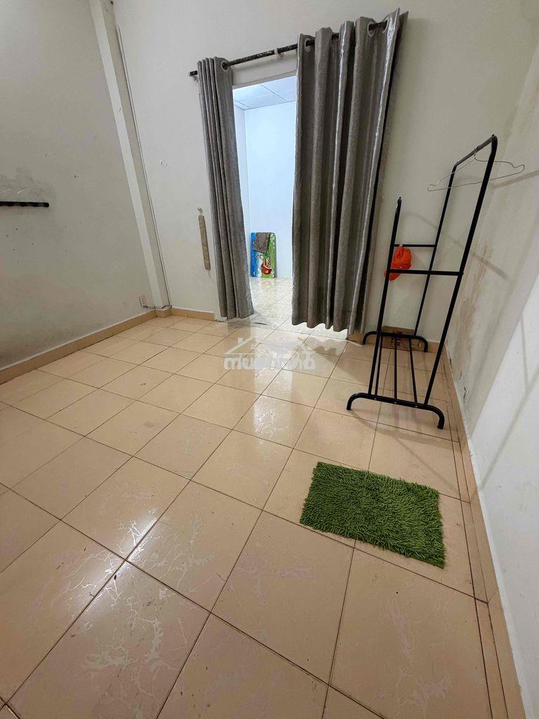 Cho thuê phòng rộng có máy lạnh tủ lạnh kệ bếp wc riêng giờ giấc tự do - 2