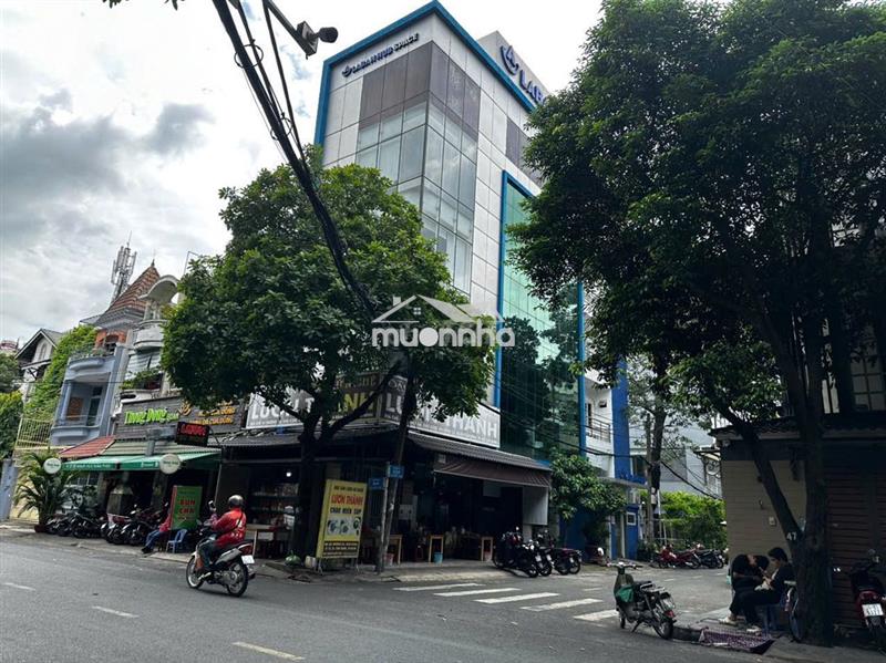 Cho thuê tòa văn phòng góc 2 mặt tiền khu k300 dt 6x20m trệt 5 tầng