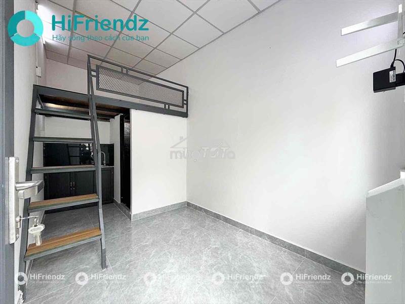 Khai trương 20p ngay vòng xoay hoàng văn thụ