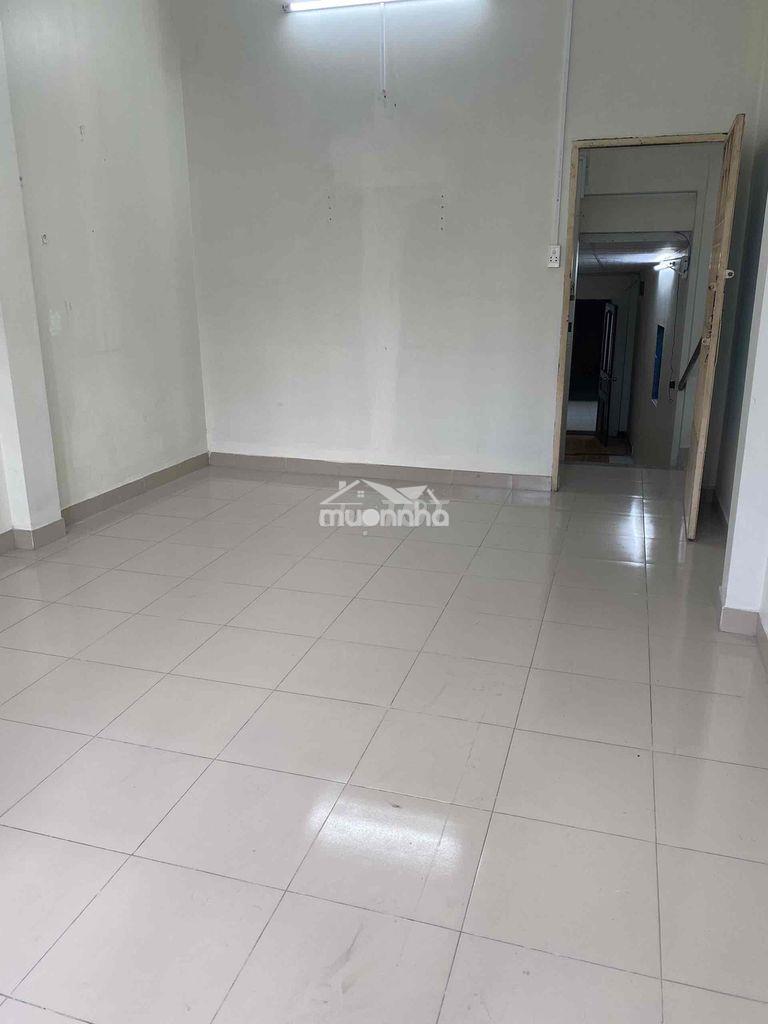 Phòng đẹp lầu 1 - 1pn 1pk 1wc riêng biệt - ngay mt đường phạm thế hiển - 3