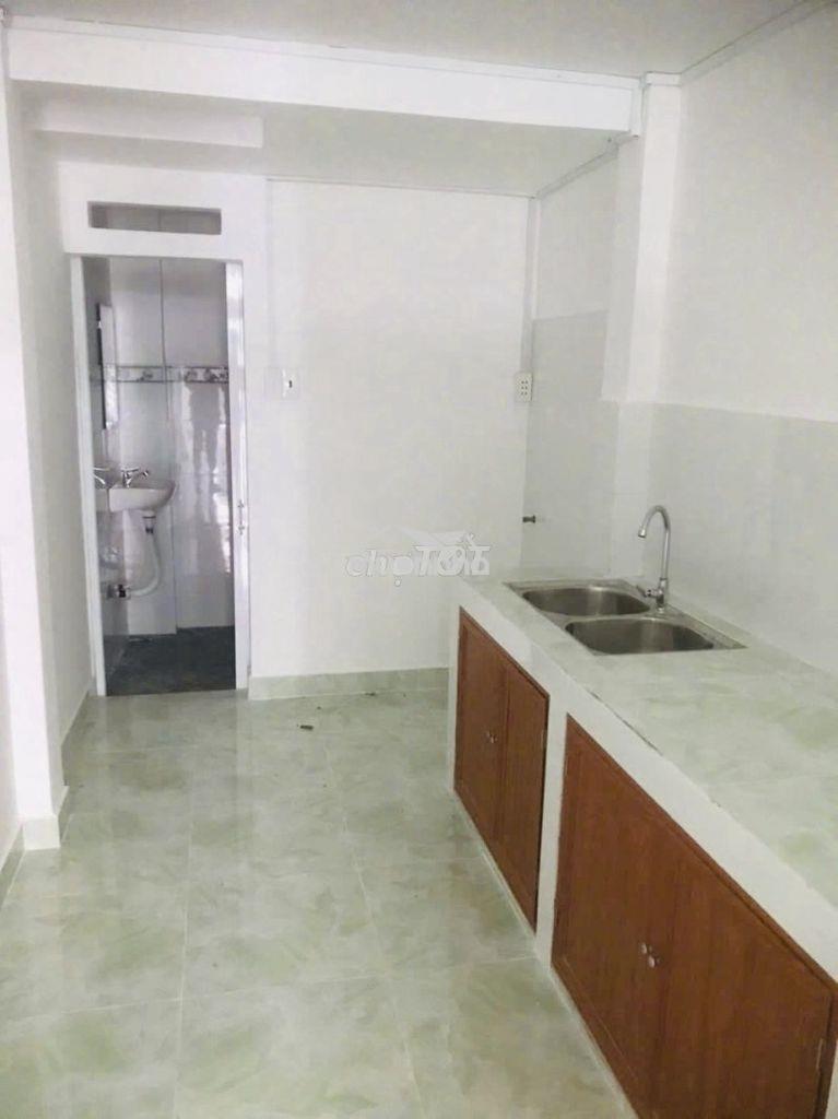 Tân bình gấp bán 35m2 chỉ 3.3tỷ hẻm oto sổ đẹp trệt+lửng giáp sân bay - 2