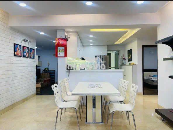 Cần cho thuê căn hộ hùng vương plaza p12. q5