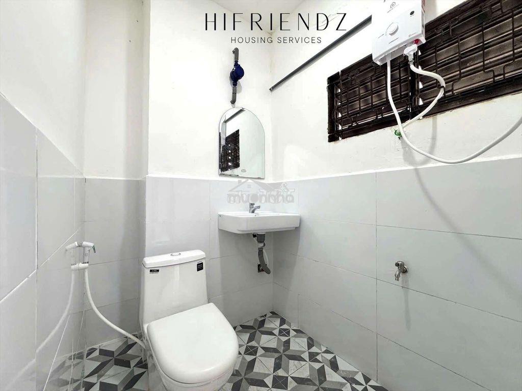 Phòng đầy đủ tiện nghi nằm ngay mặt tiền đường nguyễn trãi giáp quận 1 - 3