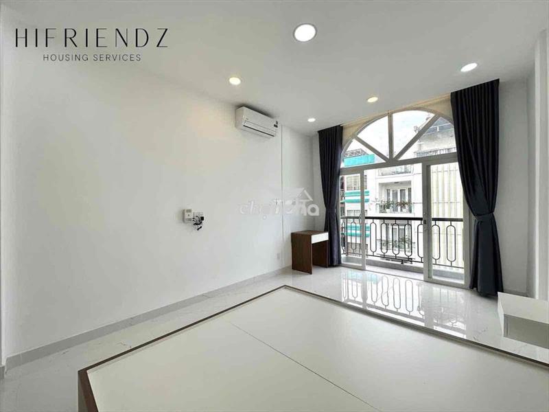 Căn hộ 1 phòng ngủ 35m2 view thoáng mát an ninh mặt tiền đường lớn