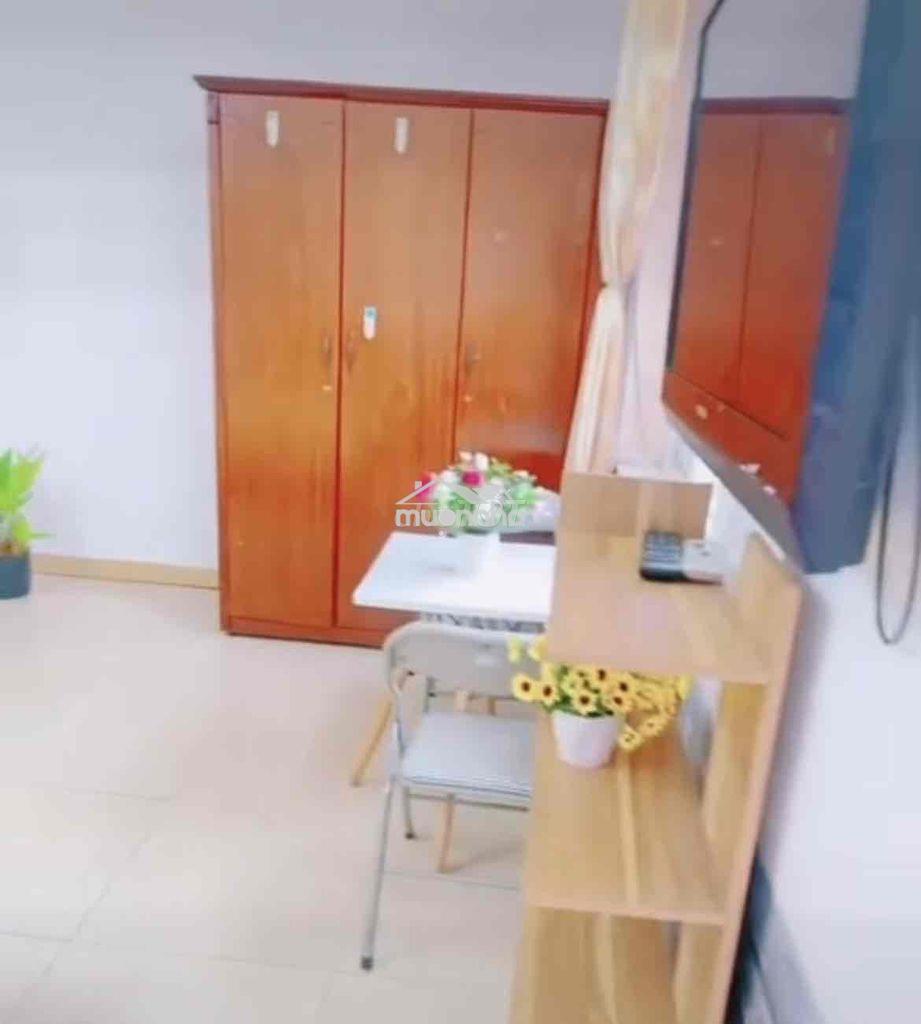 Chính chủ cho thuê phòng cmt8 430 q.3 giá 5,8tr ful nt ban công ạ - 2