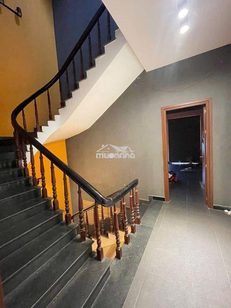 ✅✅Cho thuê nhà 2 lầu mặt tiền sầm uất sát ngã tư thủ đức - 3