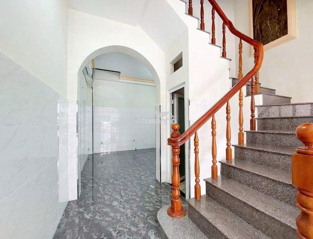 5pn, 3wc. nhà 3 lầu hẻm xe hơi 286 tô hiến thành, p15, q10. dt: 4x14m - 3