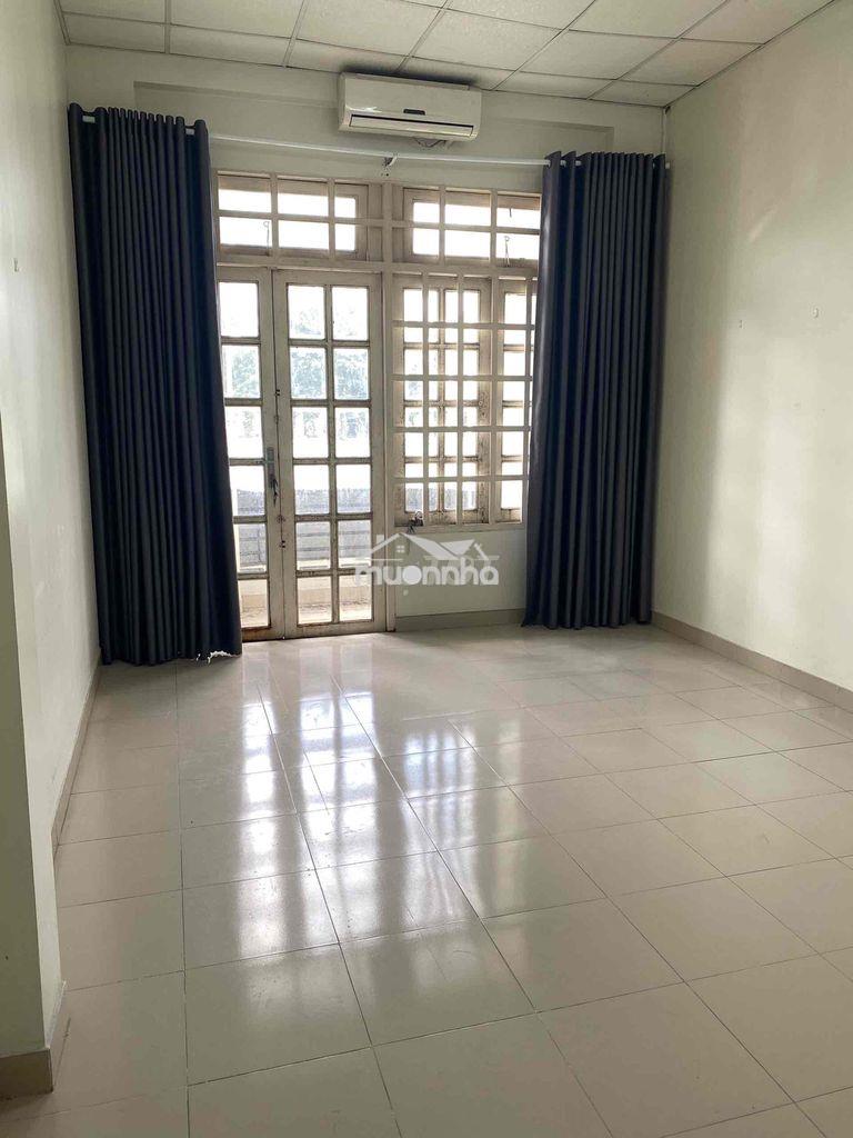 Phòng đẹp lầu 1 - 1pn 1pk 1wc riêng biệt - ngay mt đường phạm thế hiển