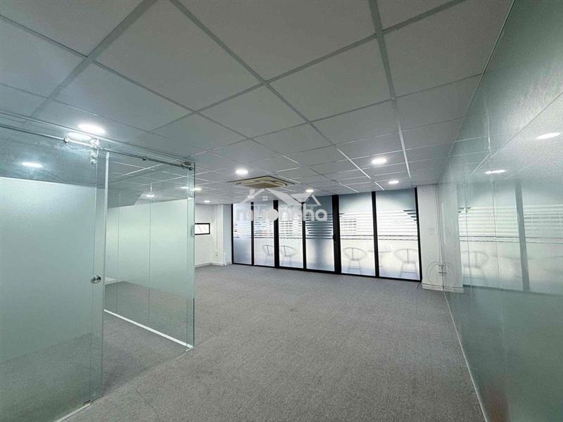 Văn phòng cư xá bắc hải q10 60m2 ngăn sẵn 1 phòng họp, có ban công