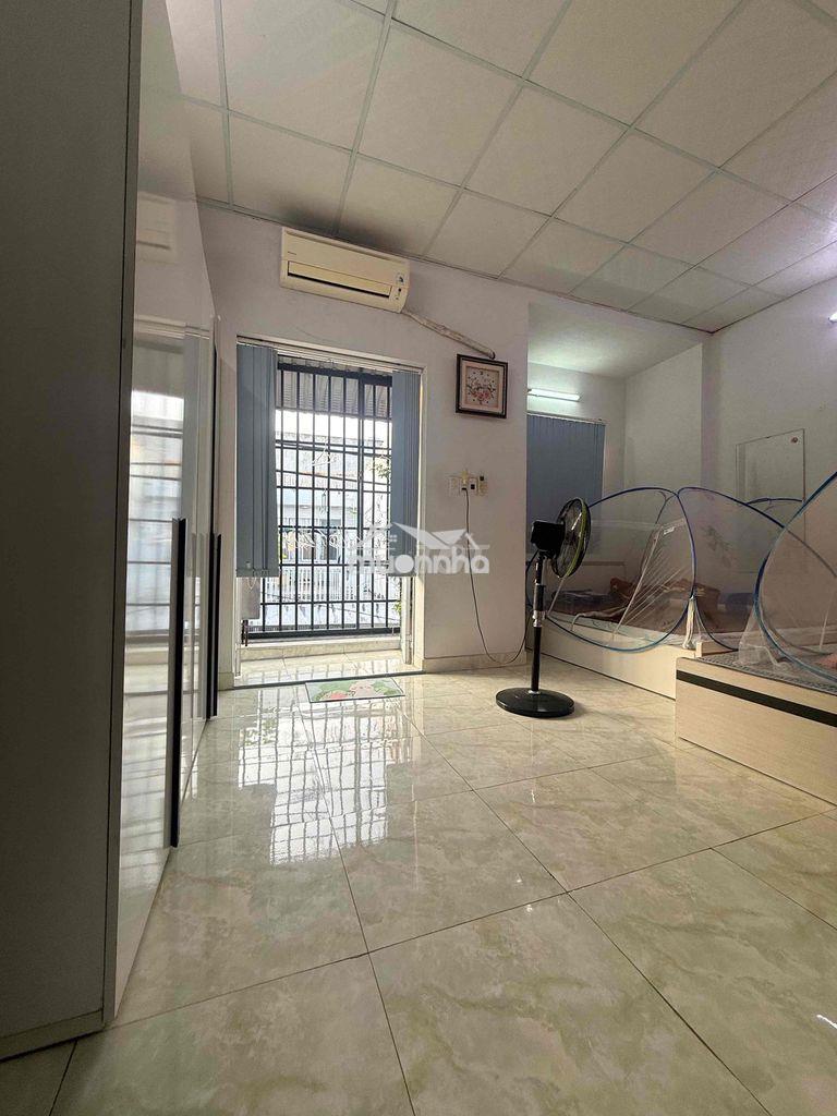 Nhà 2 tầng  -sổ hồng riêng -gi’á 3.69 t’ỷ   diện tích 5x11   gồm : 3 p - 4