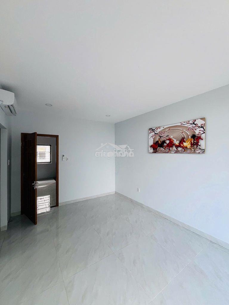 Bán căn nhà 75m2 (5x15m). view công viên + sát cổng chào số 3 - 4