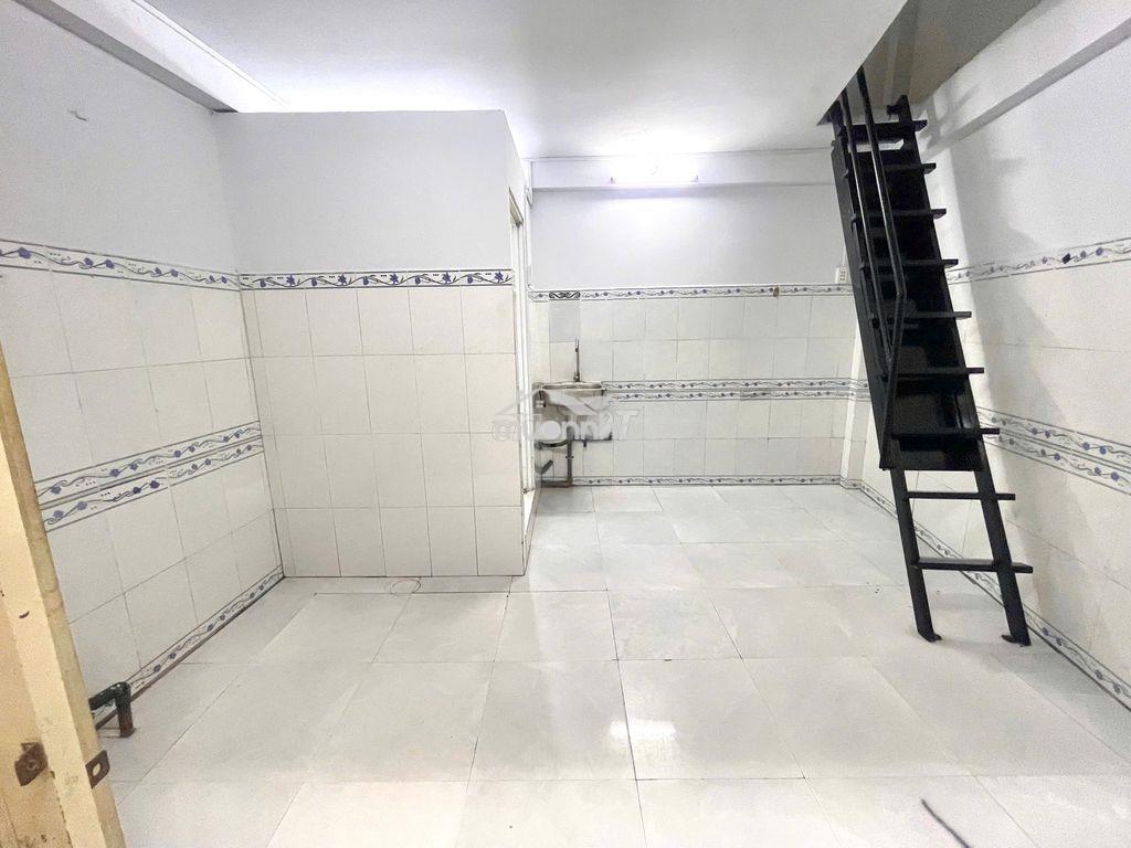 Nhà nguyên căn 1 trệt 2 lầu - 2 ban công - 2