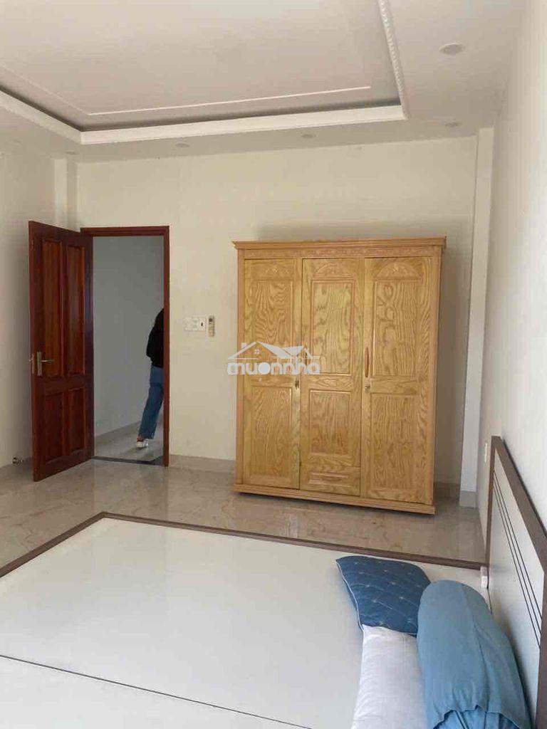 Cho thuê nhà phố 1 trệt 2 lầu 4pn  đầy đủ nội thất như hình - 2