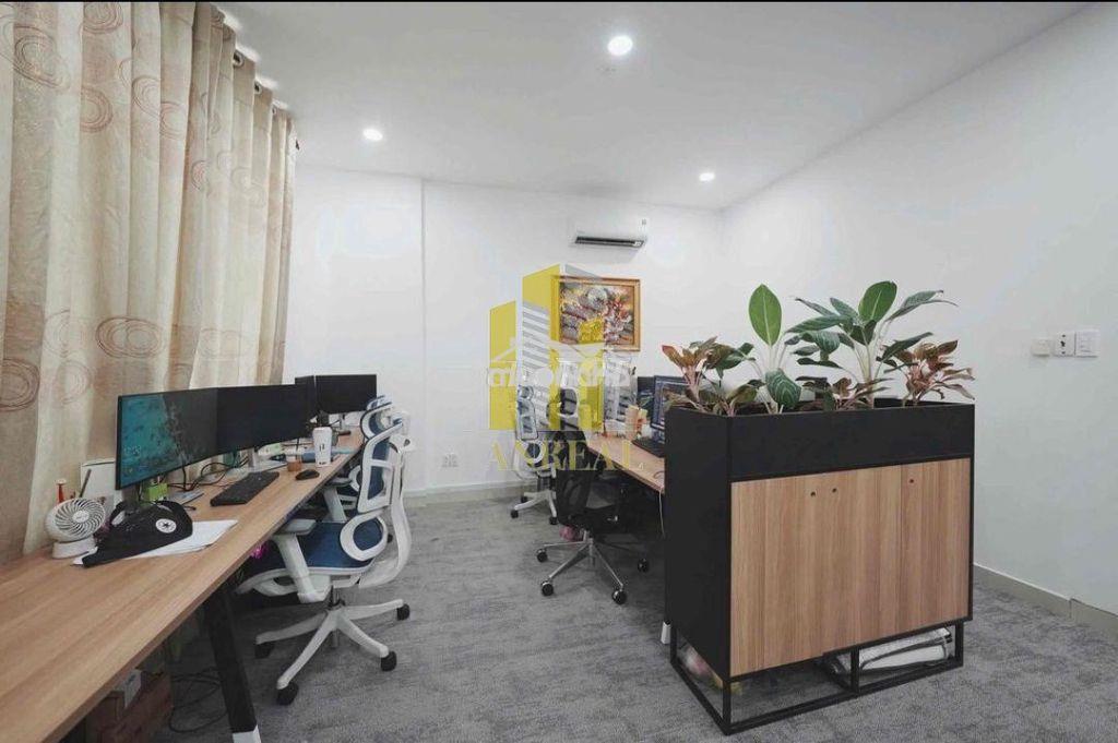 Cho thuê văn phòng full nội thất gần trần não - 350m2 giá 72 triệu - 3