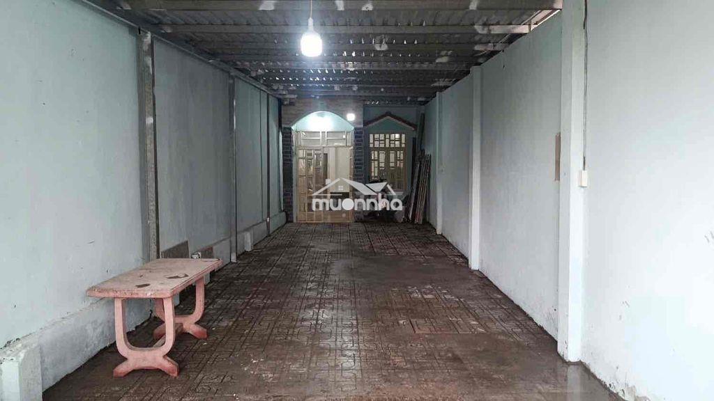 Cho thuê nhà cấp 4 sân rộng, hẻm xe tải thông đường số 2,phường truong - 2