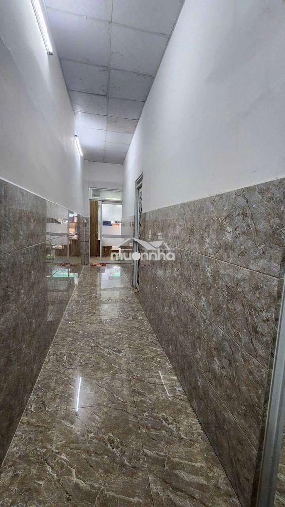 Nhà ngay chợ - ngang 4.5m - có 3pn - 3