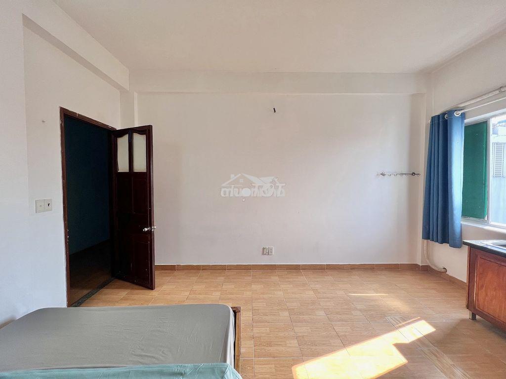Phòng thoáng 20m2 đầy đủ nội thất ô tô tận nơi ngay đh tđt, chợ tân mỹ - 4