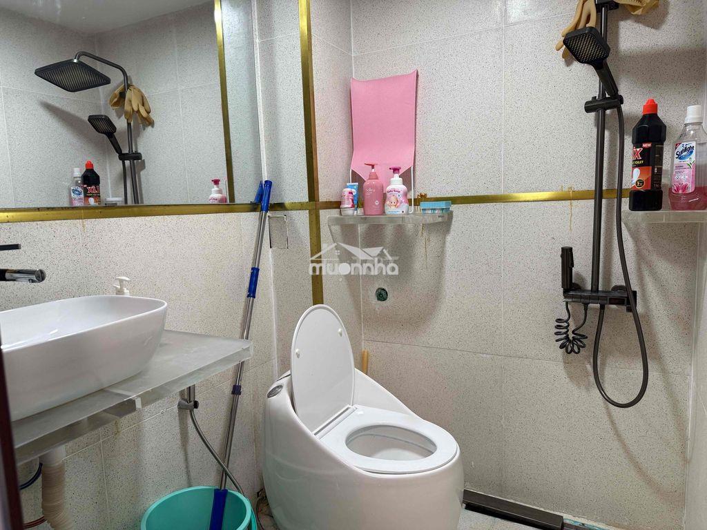 Thuê nhà nguyên căn hẻm 4m bến vân đồn, nội thất đầy đủ máy lạnh… - 2