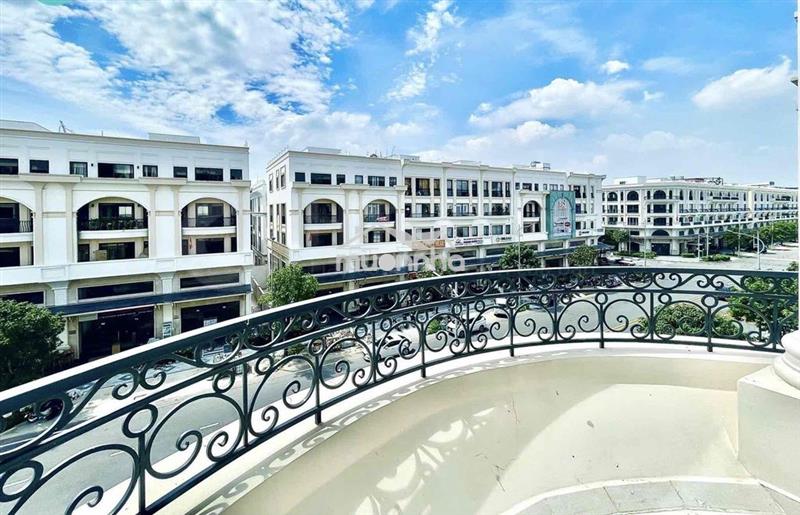 🌹🌹 Giảm giá sốc chiếc studio 42m2 full nội thất.