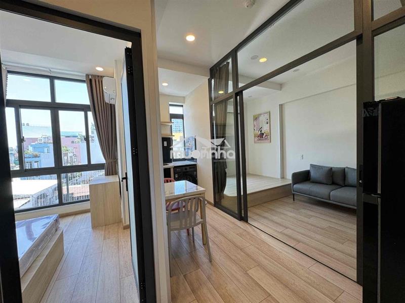 Cho thuê chdv 2 phòng ngủ có thang máy rộng 60m2 nội thất cao cấp