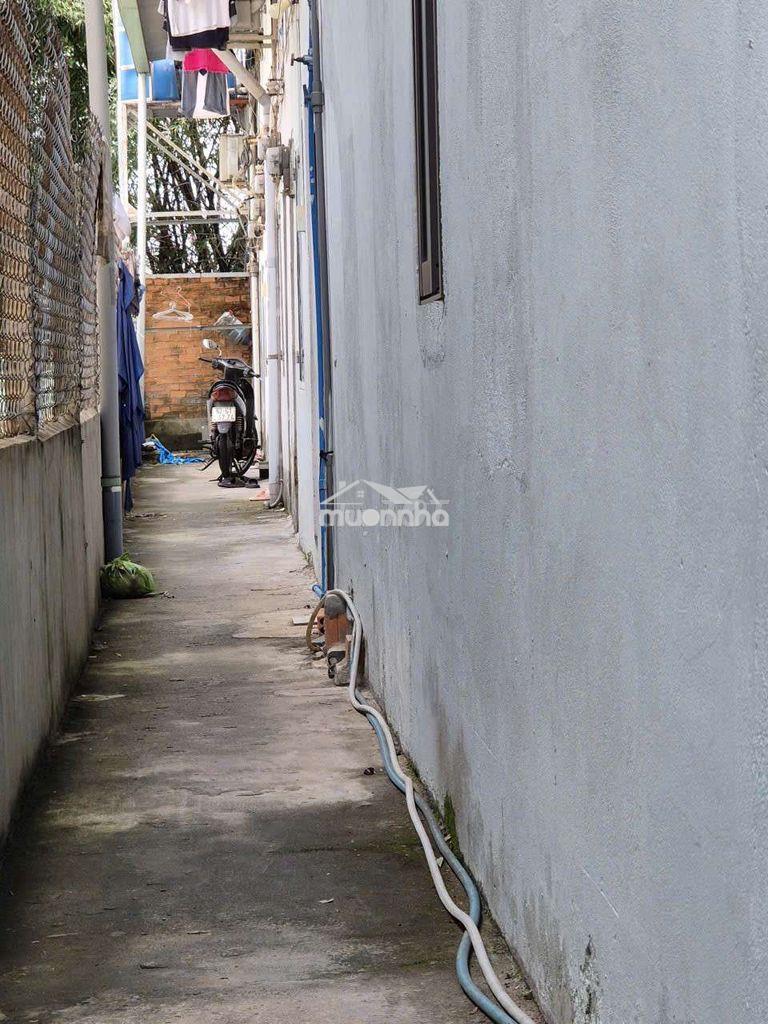 Bán nhà cấp 4 200m2 có 6 phòng trọ phía sau vừa ở cho thuê xe hơi 5m - 3
