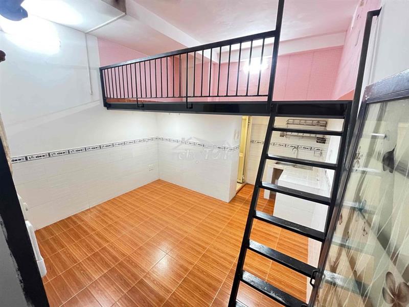 Phòng có gác, máy lạnh, gần trường công nghiệp thực phẩm aeon tân phu