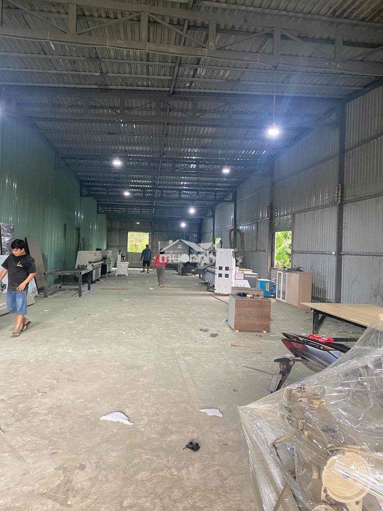 Cho thuê kho xưởng 350m2 giá mềm