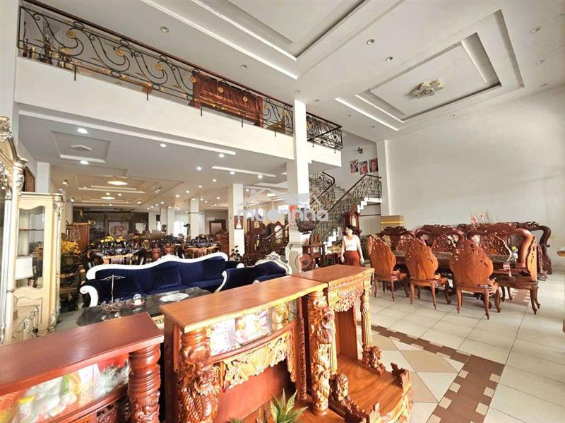 Tòa nhà 1000m2 mặt tiền đlbd, tpm