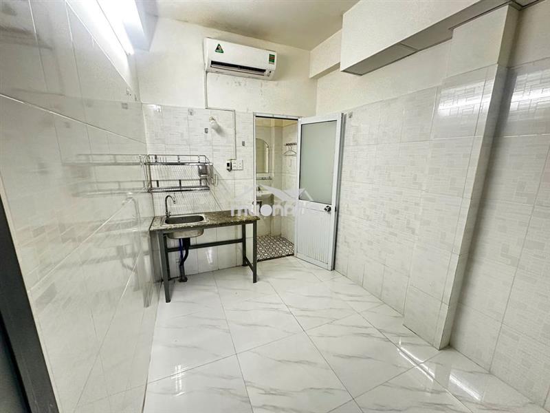 Phòng nhỏ 1 người, sẵn máy lạnh, wc riêng cách bưu chính 3p di chuyển