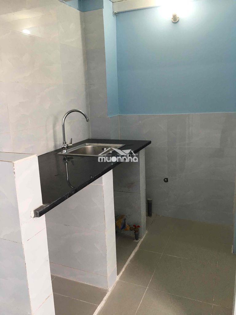 Phòng trọ có gác, có thang máy trần não ngay khu cc bộ công an - 4