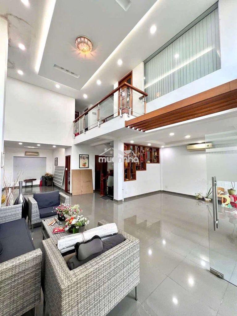 Biệt thự sân vườn 8 phòng đường xe tải