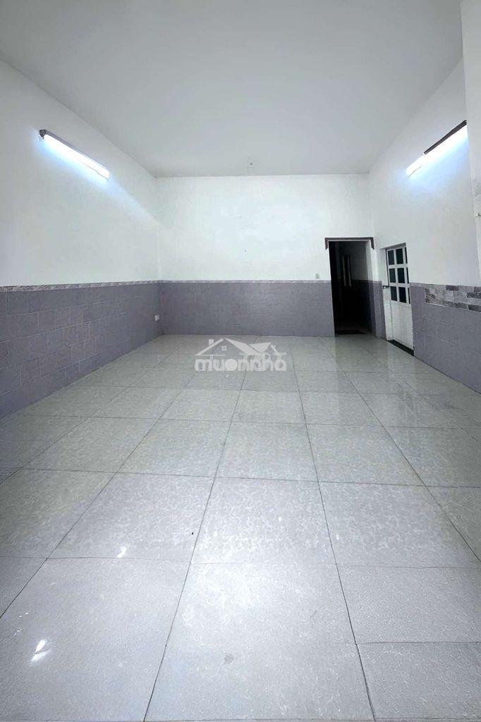 Cho thuê rẻ nhà 1trệt 1lầu lửng p.tân hòa gần giáo xứ hòa bình - 2