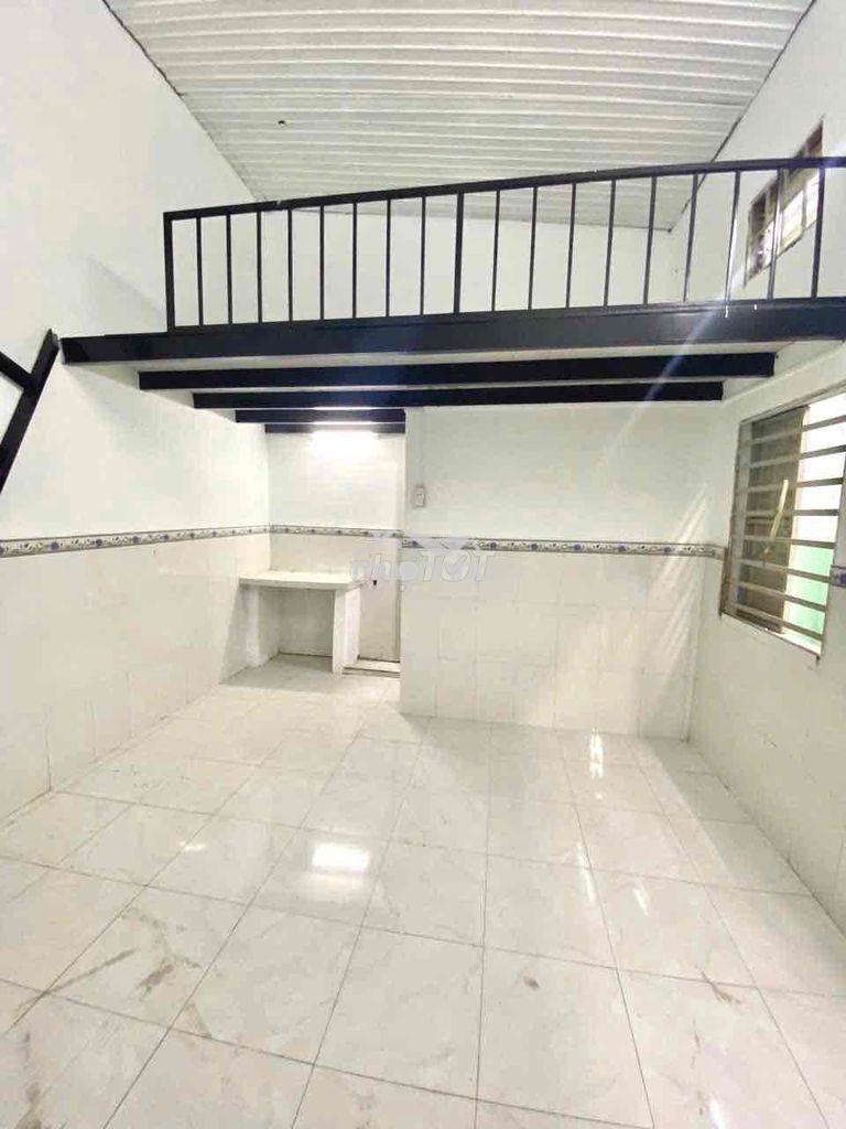 Phòng trọ gác cao cực thoáng nằm tại đường hàng tre quận 9 - 3