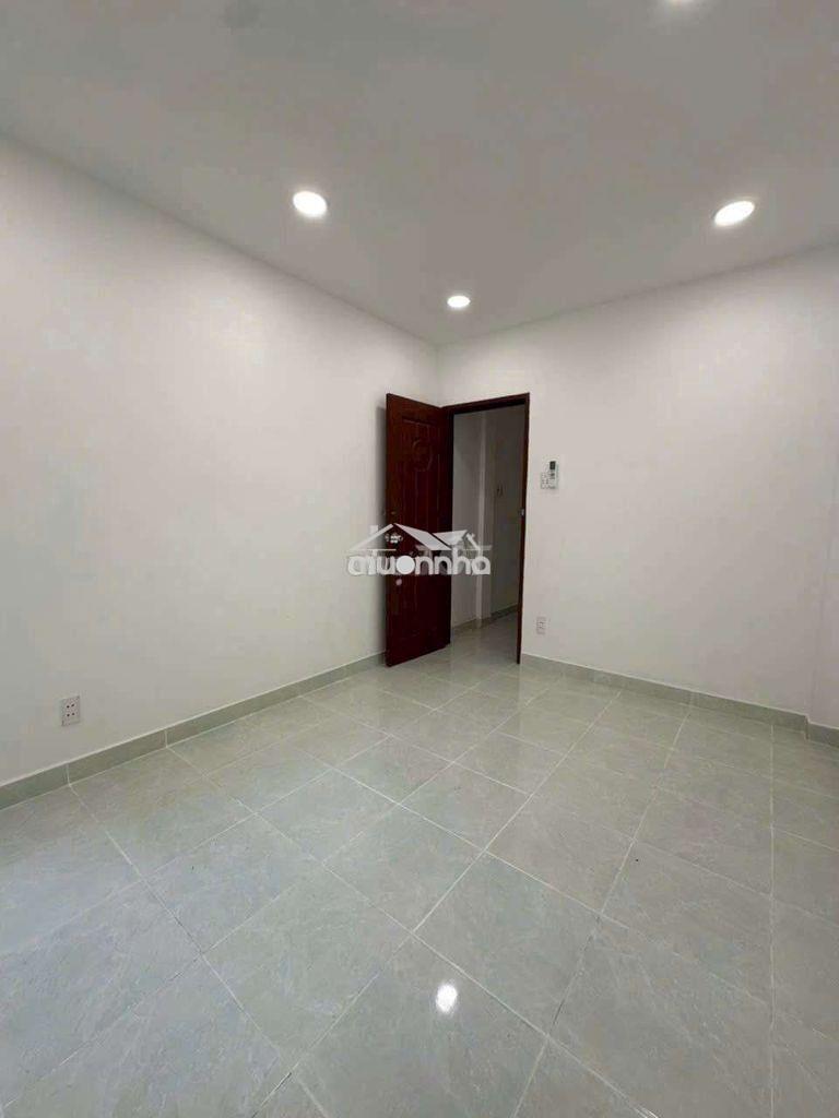 Nhà mới xe hơi đậu cửa huỳnh văn bánh_ tiện ở + kinh doanh - 3