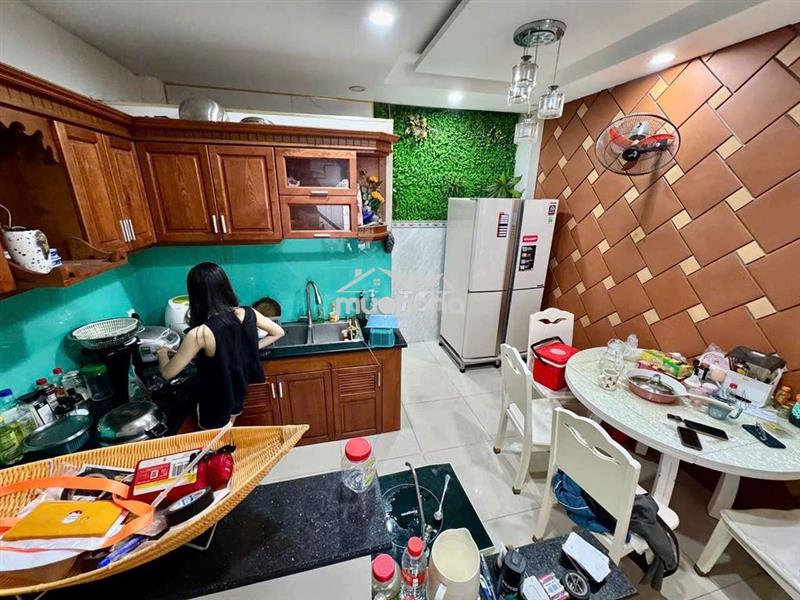Bán gấp !!! dt 4x10, đúc 4 tầng, hẻm thông xe hơi, giá 5,95 tỷ