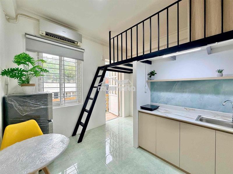 Phòng ban công có gác phan xích long mới 99%