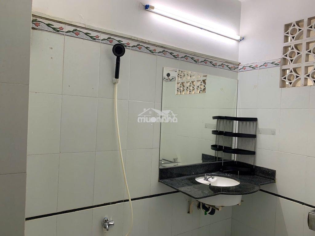 Phòng bình thạnh trước nhà là công viên, ở được 3-4 người, chính chủ - 3