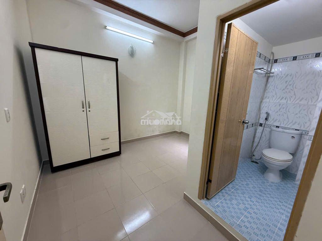 Quận 10, cho thuê phòng tiện nghi, máy lạnh, toilet riêng, tủ lạnh... - 4