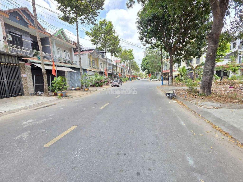 Nhà phố kdc biconsi gần chợ đêm và bờ hồ p. tân bình dĩ an - 2