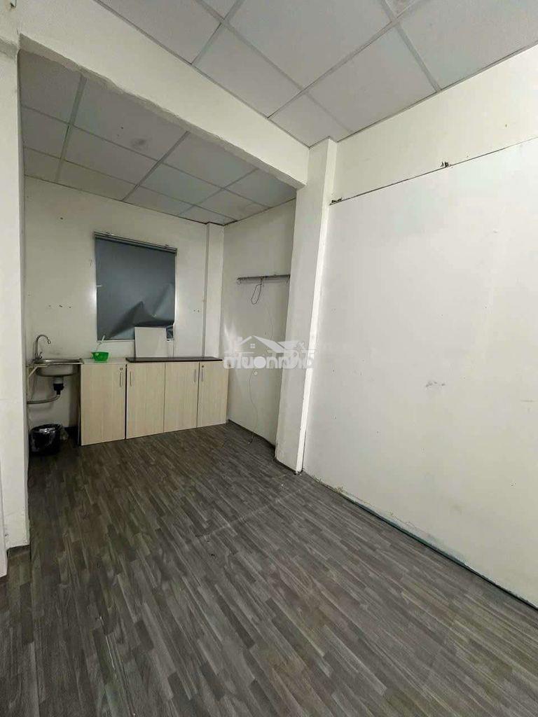 Cho thuê phòng q10.rộng rãi..cửa sổ ban công.tolet riêng.nội thất 3tr9 - 2