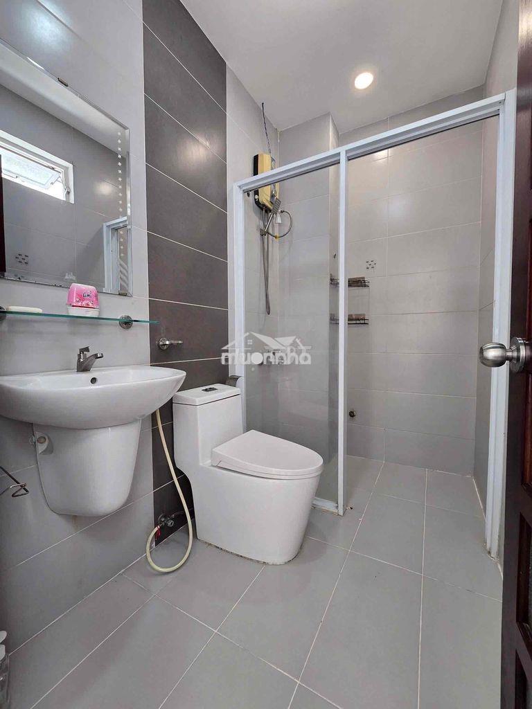 Chính chủ cho thuê chdv cửa sổ lớn - trung tâm quận 1 - 3