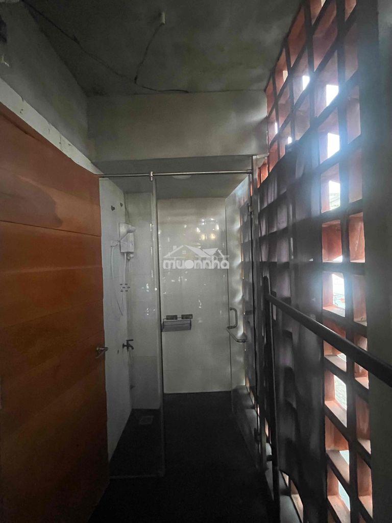 Phòng đẹp, cửa sổ lớn. wc thoáng. 25m2, giá 3.6tr - 4