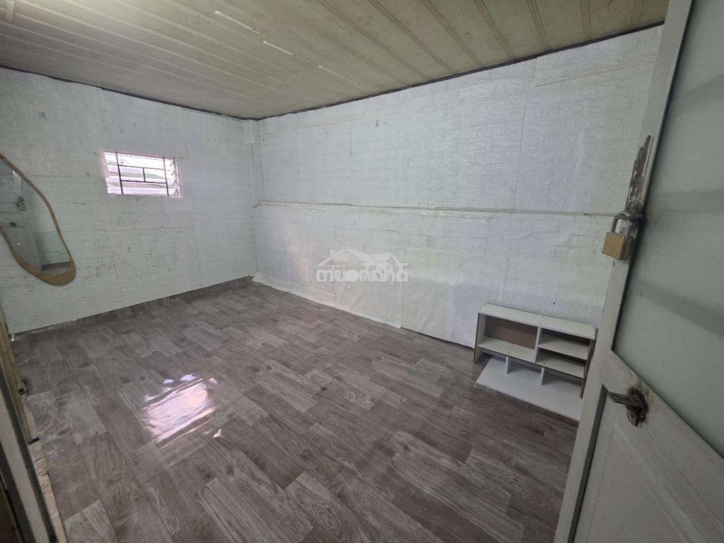 Phòng riêng biệt cho nữ hẻm ôtô cách mạng tháng 8 - 3